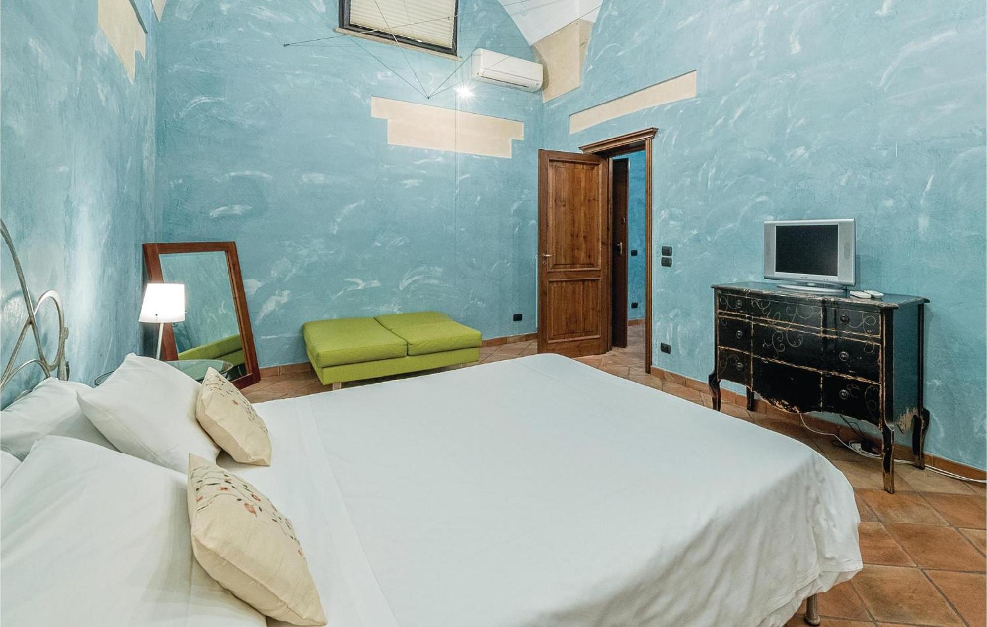 1 Bedroom Awesome Apartment In Lecce Le Exterior foto